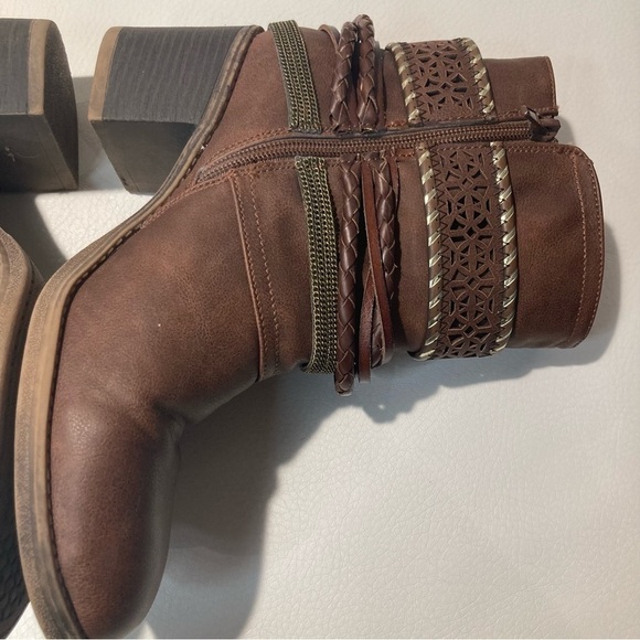 SOFTMOC Sz 40 2” Heel Highly Embellished Western Inspired Zip Up Ankle Booties - Picture 4 of 14